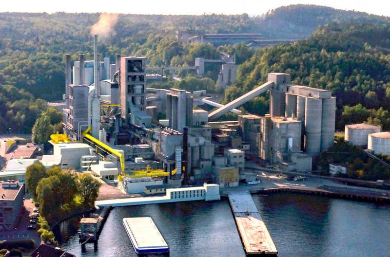 Werk von HeidelbergCement im norwegischen Brevik. Die bislang größte CCS-Anlage von Aker Carbon Capture soll hier 2024 den Betrieb aufnehmen. / Foto: HeidelbergCement