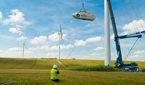 Aufbau eines Windrads für ein Projekt der ABO Invest AG in Franktreich. / Foto: Unternehmen