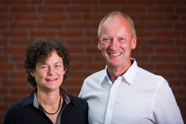 Vertriebsleiterin Susan Bauck (li.) und Bauck-Geschäftsführer Jan-Peter Bauck (re.). / Foto: Unternehmen