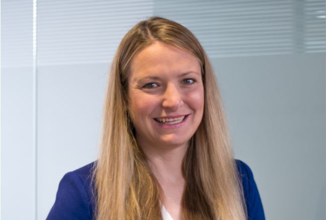 Sandra Becker ist geprüfte Fachberaterin für nachhaltiges Investment. / Foto: vr Bank Untertaunus