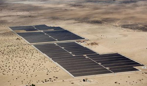 Solarpark von SunEdison in einer Wüstenregion. / Foto: Unternehmen