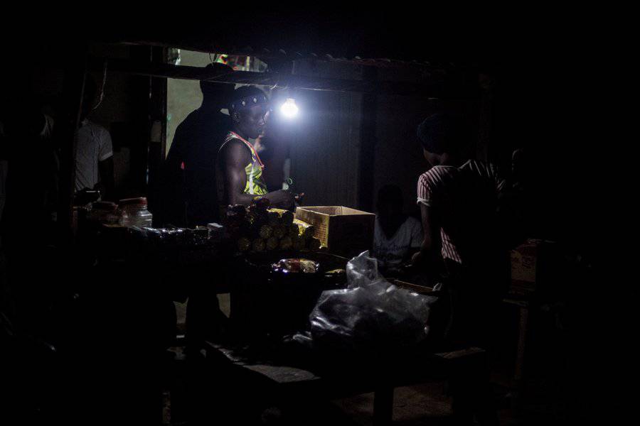 Mithilfe der Crowd werden ganze Dörfer in Afrika elektrifiziert, hier in Nigeria. / Foto: Unternehmen