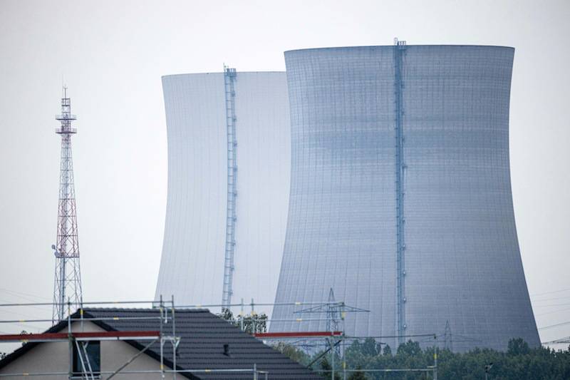 EnBW beginnt in den frühen Morgenstunden des 14.5.2020 mit der Sprengung. Der genaue Termin ist bis zuletzt geheim gehalten worden, um wegen der Corona-Beschränkungen verbotene Menschenansammlungen zu verhindern.