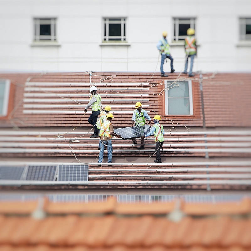 CAV plant auch Investments in Dachsolaranlagen. / Foto: Justin Lim
