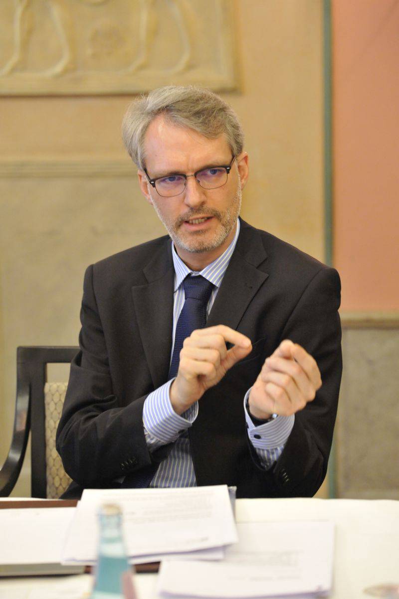 Helge Wulsdorf: Dr. theol., Bankkaufmann, ist seit 2003 Leiter Nachhaltige Geldanlagen bei der Bank für Kirche und Caritas eG und zudem Vorstandsmitglied im Forum Nachhaltige Geldanlagen e. V. (FNG)